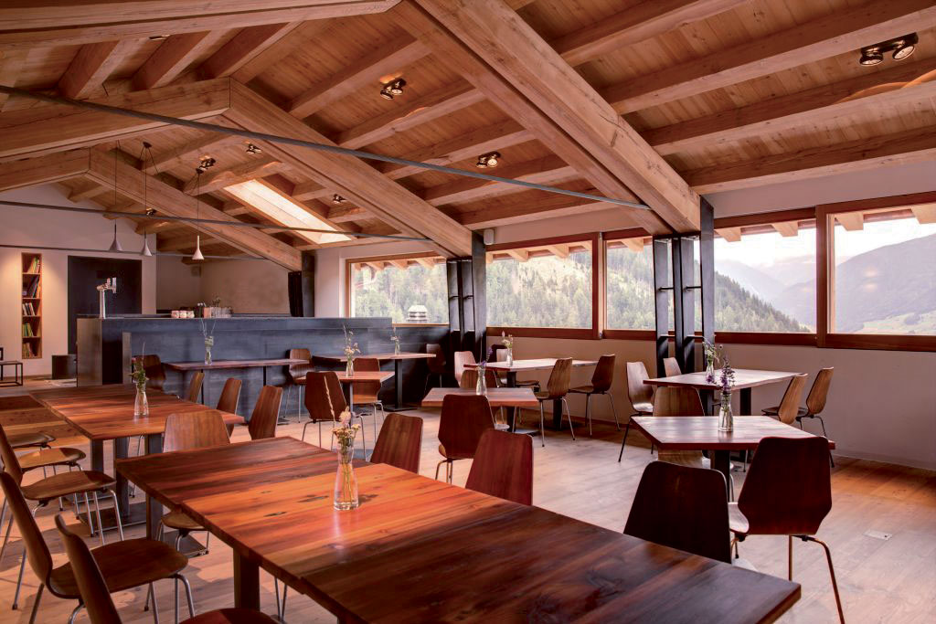 Le restaurant de l’hôtel, dans une des granges