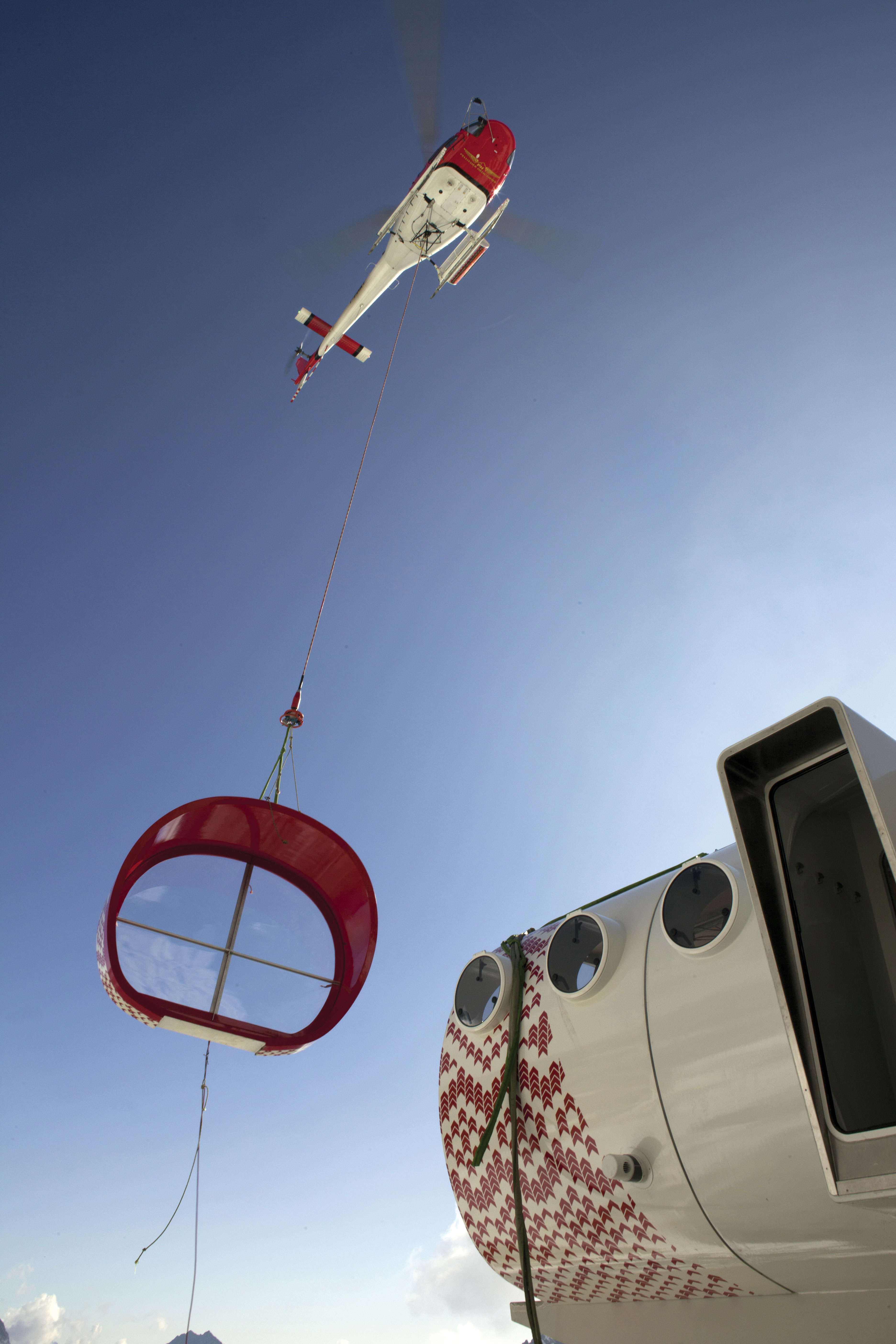 Assemblage des modules du refuge Gervasutti