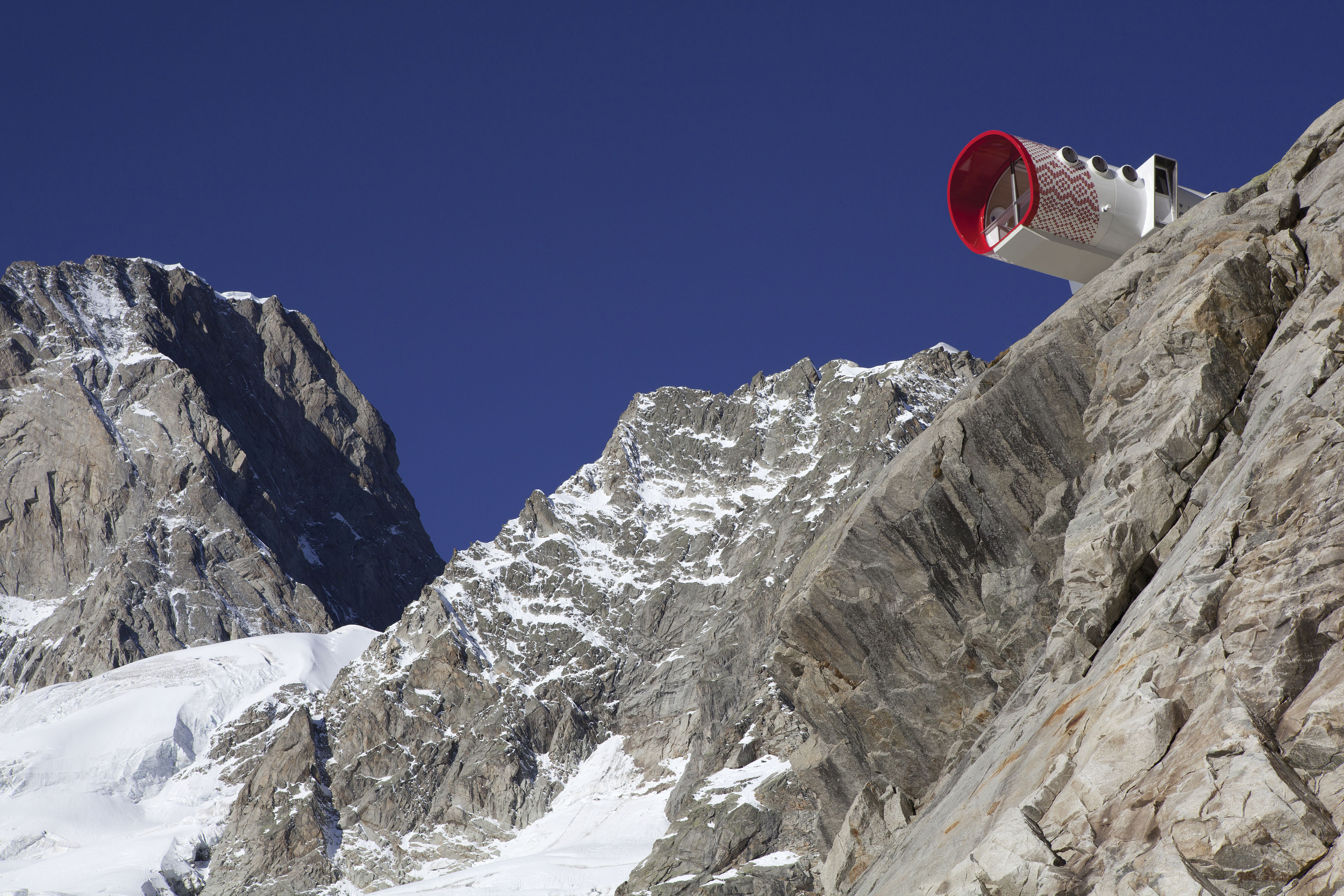 Grandes Jorasses et refuge Gervasutti