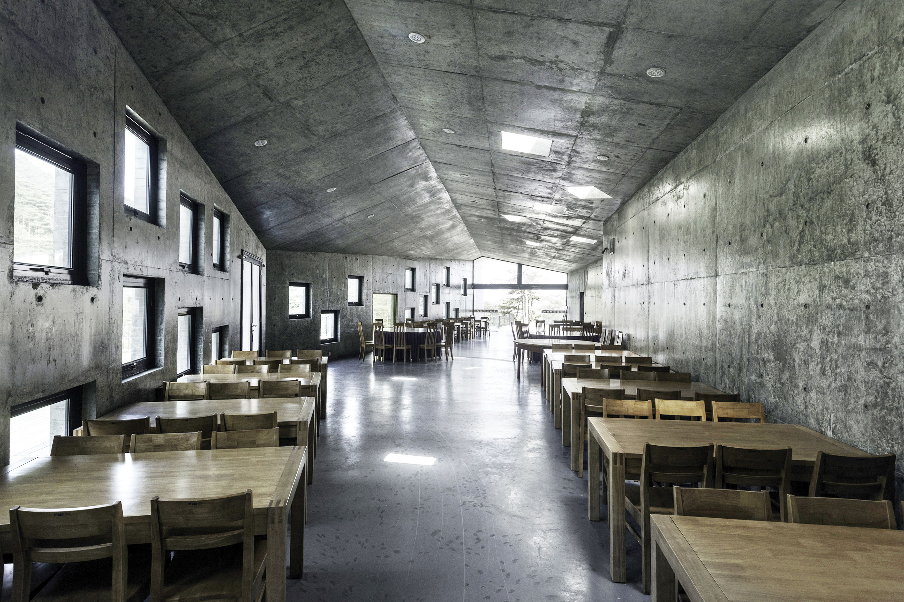 Le restaurant au rez-de-chaussée