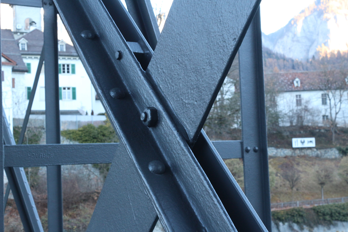 Detail eines Fachwerkknotens mit neuem Korrosionsschutz.