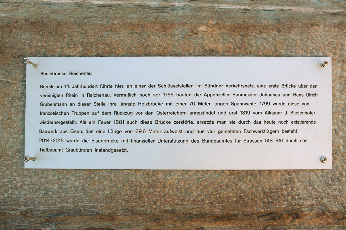 Inschrift bei der instandgesetzten Rheinbrücke.