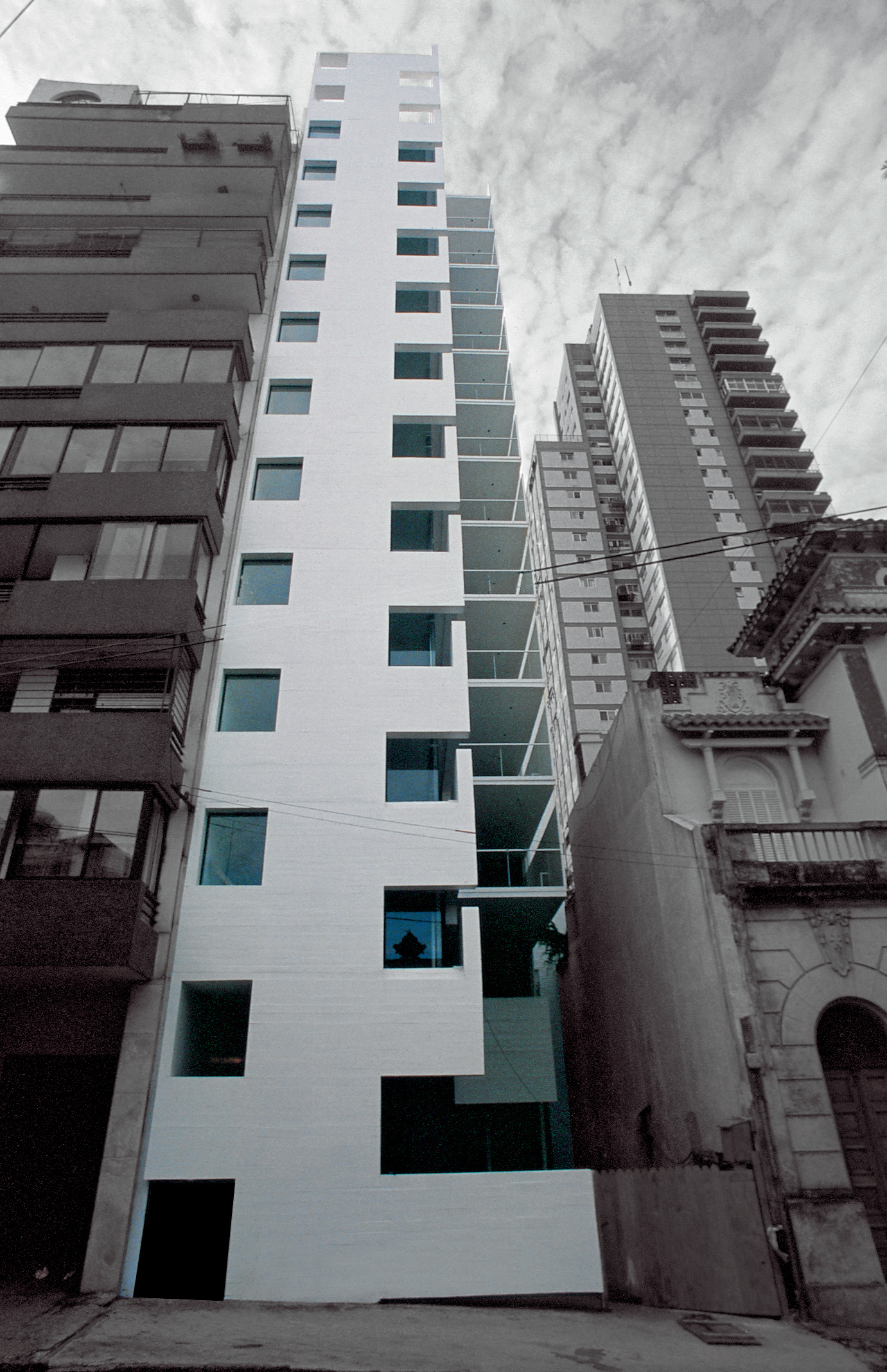 Edificio residenziale Altamira, Rosario, Argentina, 2000.