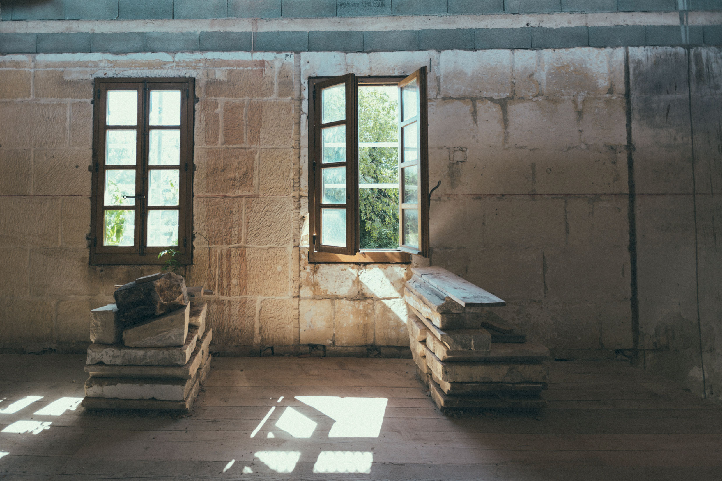 Les bâtisses en cours de reconversion au domaine de la Volpelière