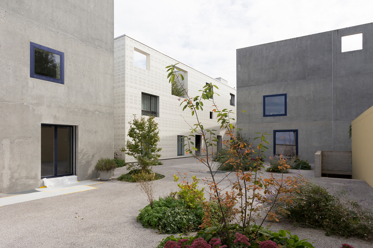 Der Aussenraum bei Neubauten ist nie gänzlich privat. Er trägt zum Wegnetz der Stadt bei.