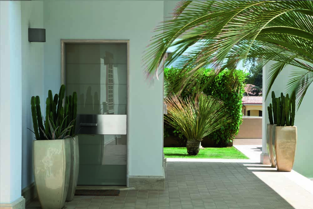 Porta blindata con cerniere a scomparsa Tekno, Oikos.