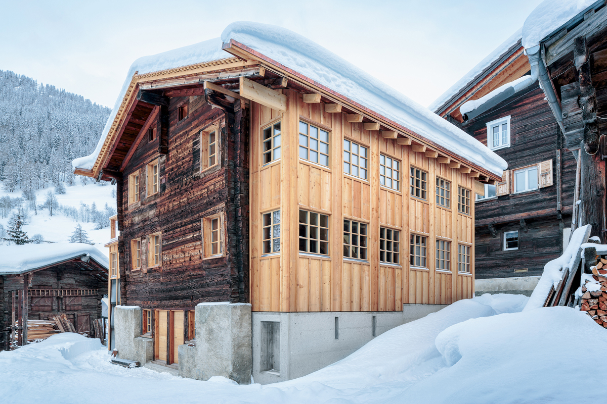«Sonderpreis Energie»: Der Blockbau wurde vor weit über 500 Jahren erstellt. Die neuen Anbauten in Riegelbauweise setzen die Tradition fort.