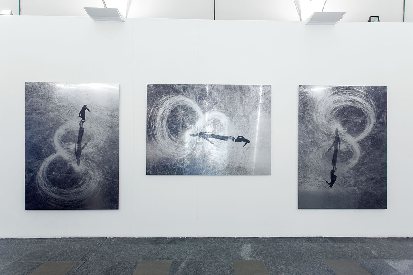 Pattinatrice 2012, 3 elementi 189x136 cm ciascuno. Mariapia Borgnini, mostra personale 2013, Museo Cantonale d’Arte, Lugano.