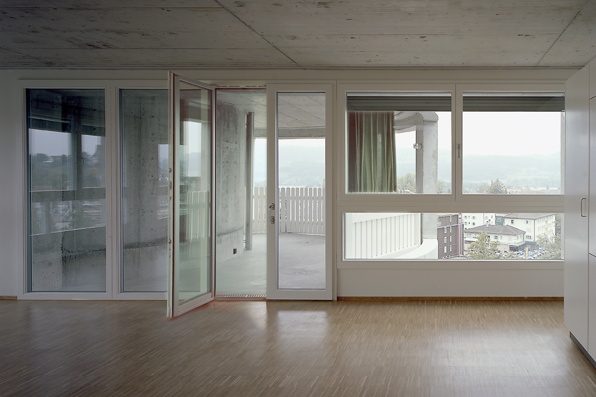 Die Balkone bilden eine Art privaten Garten, von dem aus man direkten Zugang zur Fluchttreppe hat.