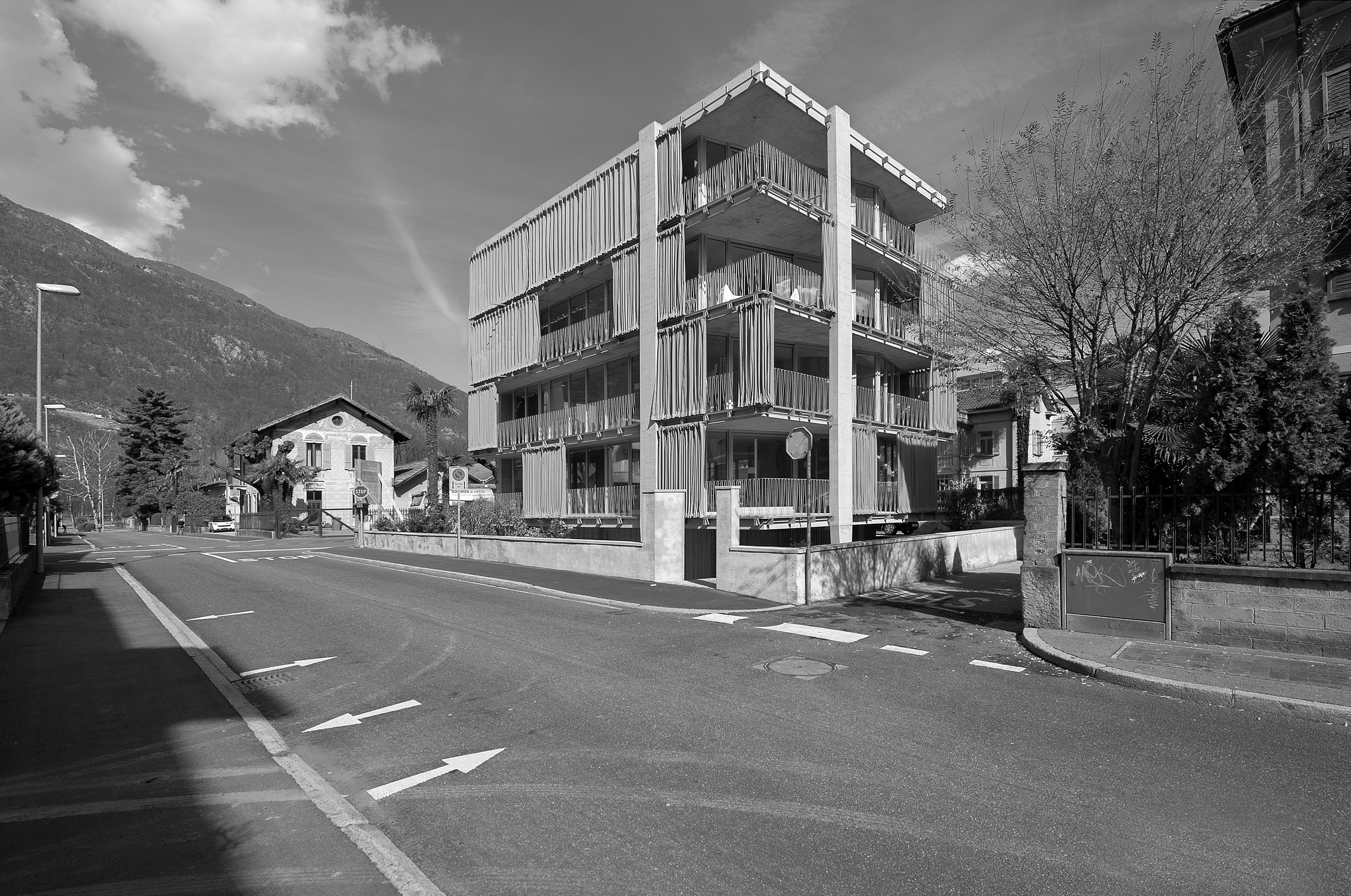 Edificio residenziale Progetto 1077, Bellinzona (2012).