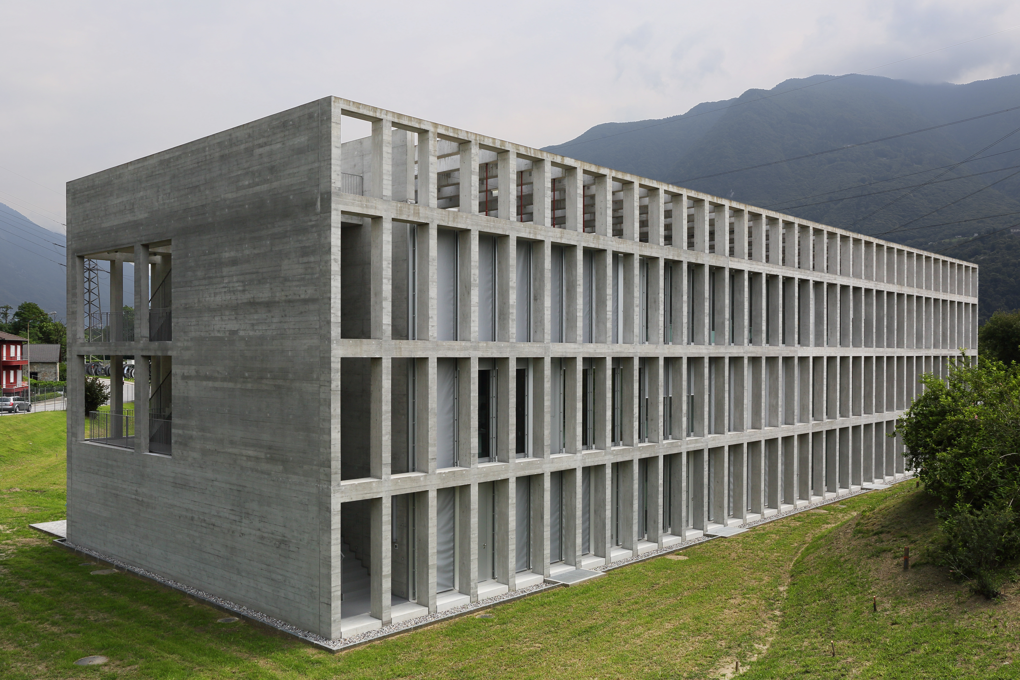 Nuova sede amministrativa AET, Monte Carasso (2015). Consorzio Architetti Lukas Meyer, Ira Piattini, Francesco Fallavollita, Lamone