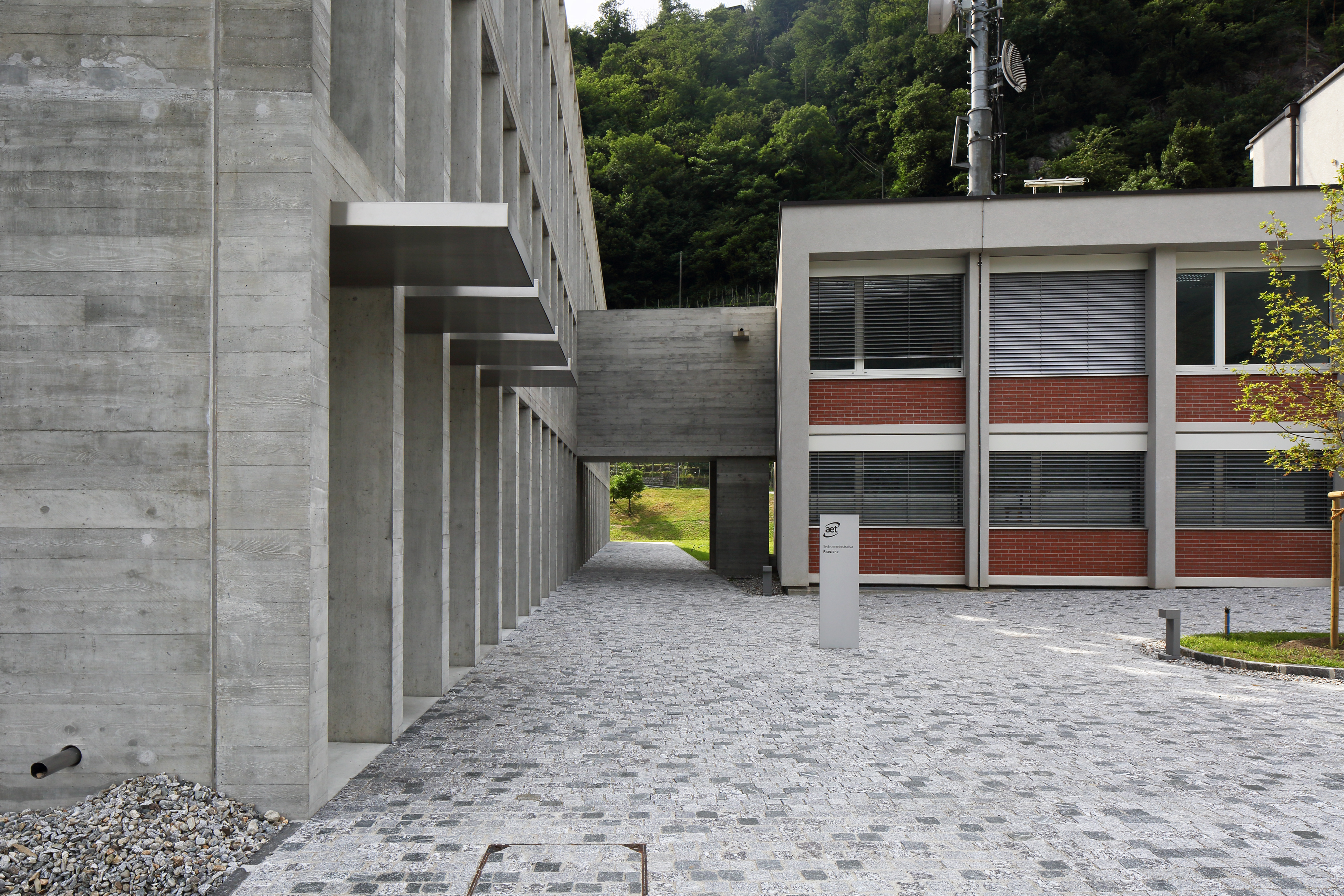 Nuova sede amministrativa AET, Monte Carasso (2015). Consorzio Architetti Lukas Meyer, Ira Piattini, Francesco Fallavollita, Lamone