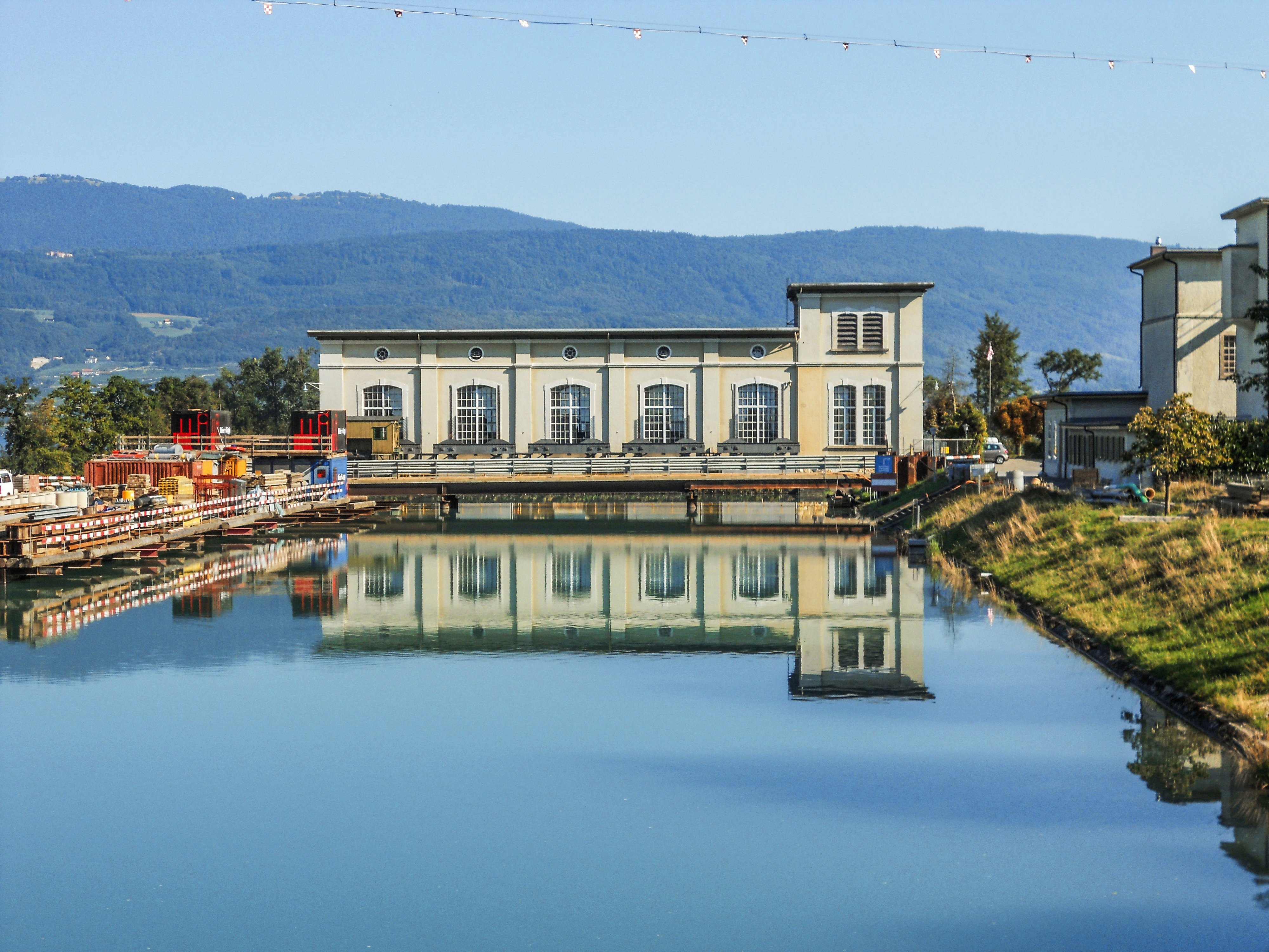 Im alten Maschinenhaus bleibt eine Turbine in Betrieb. Künftig dient das Gründungskraftwerk der BKW Schulklassen und Besuchern als Anschauungsobjekt.
