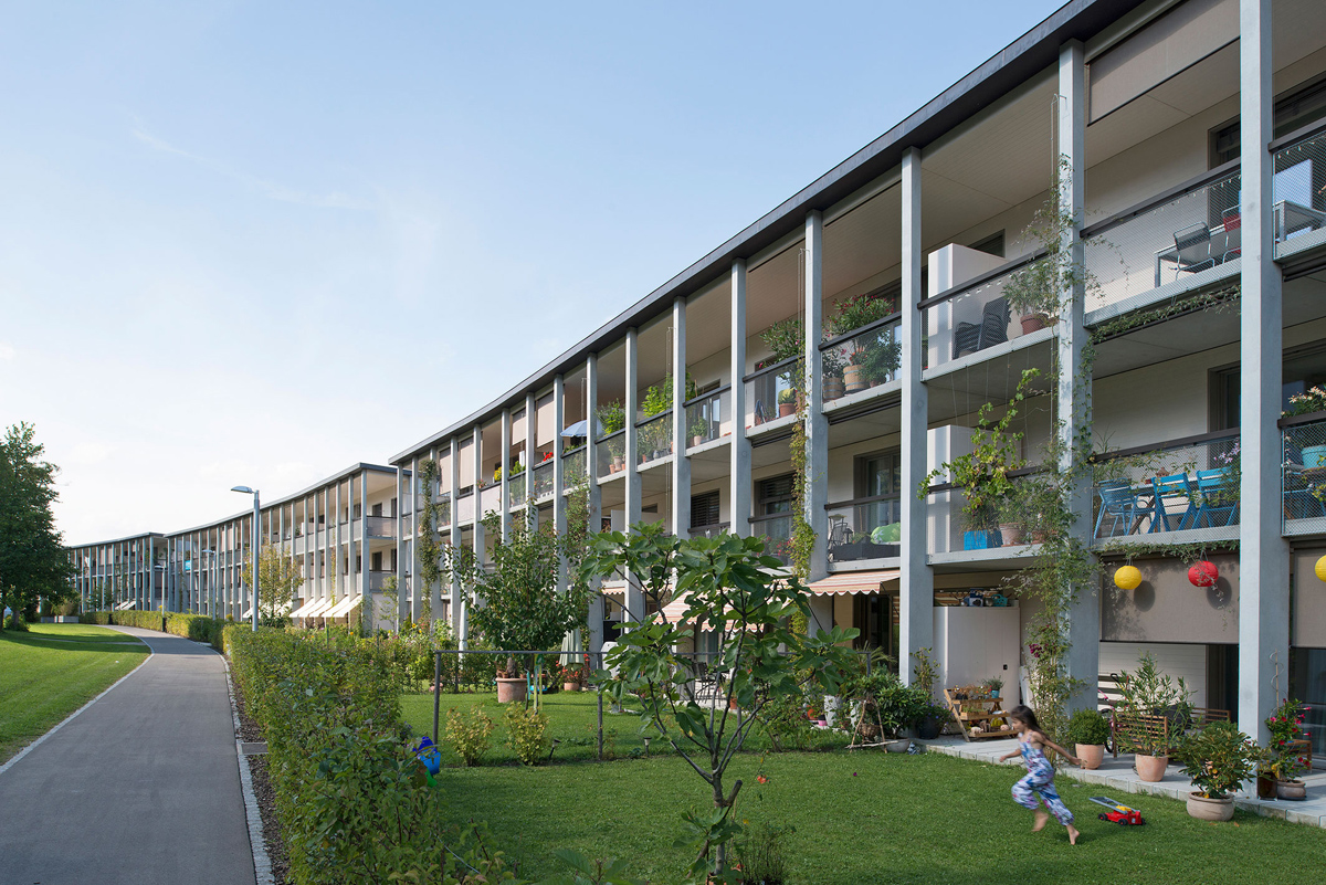 Ansicht der letzten Bauetappe der Familienheim-Genossenschaft Zürich (FGZ): Die Siedlung Grünmatt mit über 100 Wohneinheiten wurde zwischen 2011 und 2014 realisiert; sie hat mehrere Reiheneinfamilienhauszeilen ersetzt.