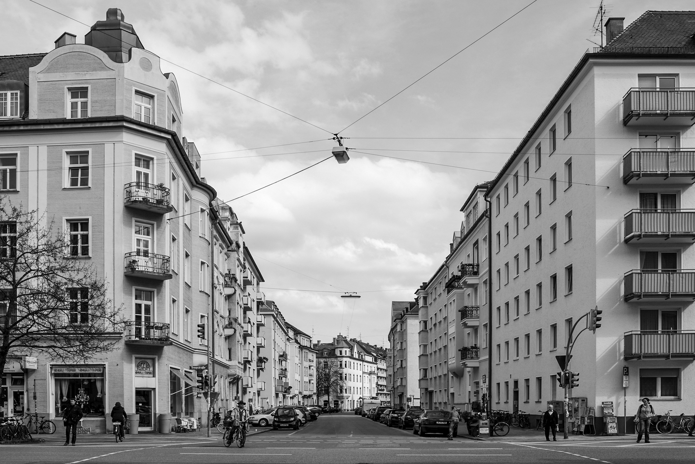 Der Blick in die Georgenstrasse, heutige Situation, zeigt die erhaltene räumliche Festlegung nach der Planung Theodor Fischers.
