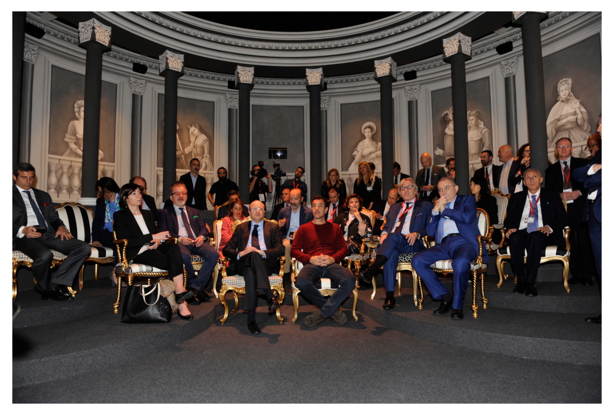 Die Eröffnung mit den offiziell geladenen Gästen.