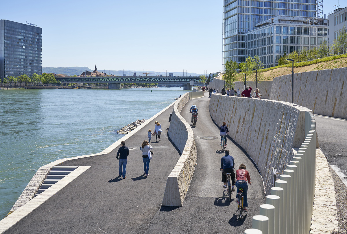 Der neue Rheinuferweg zwischen Basel St. Johann und Hunigue ist eines der ersten realisierten Projekte der IBA Basel.
