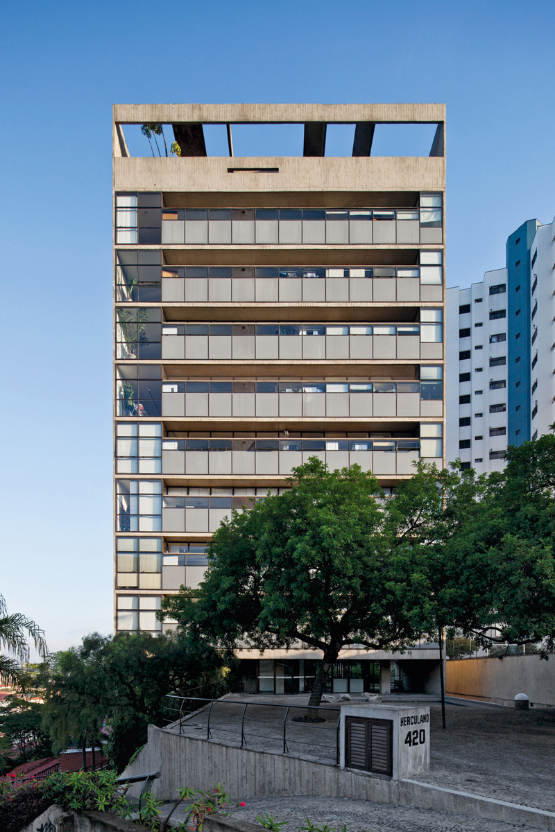 Edificio: Wohnbau Jaraguá Perdizes, São Paulo. Bauzeit ab 1984. Blick von der Strassenseite.