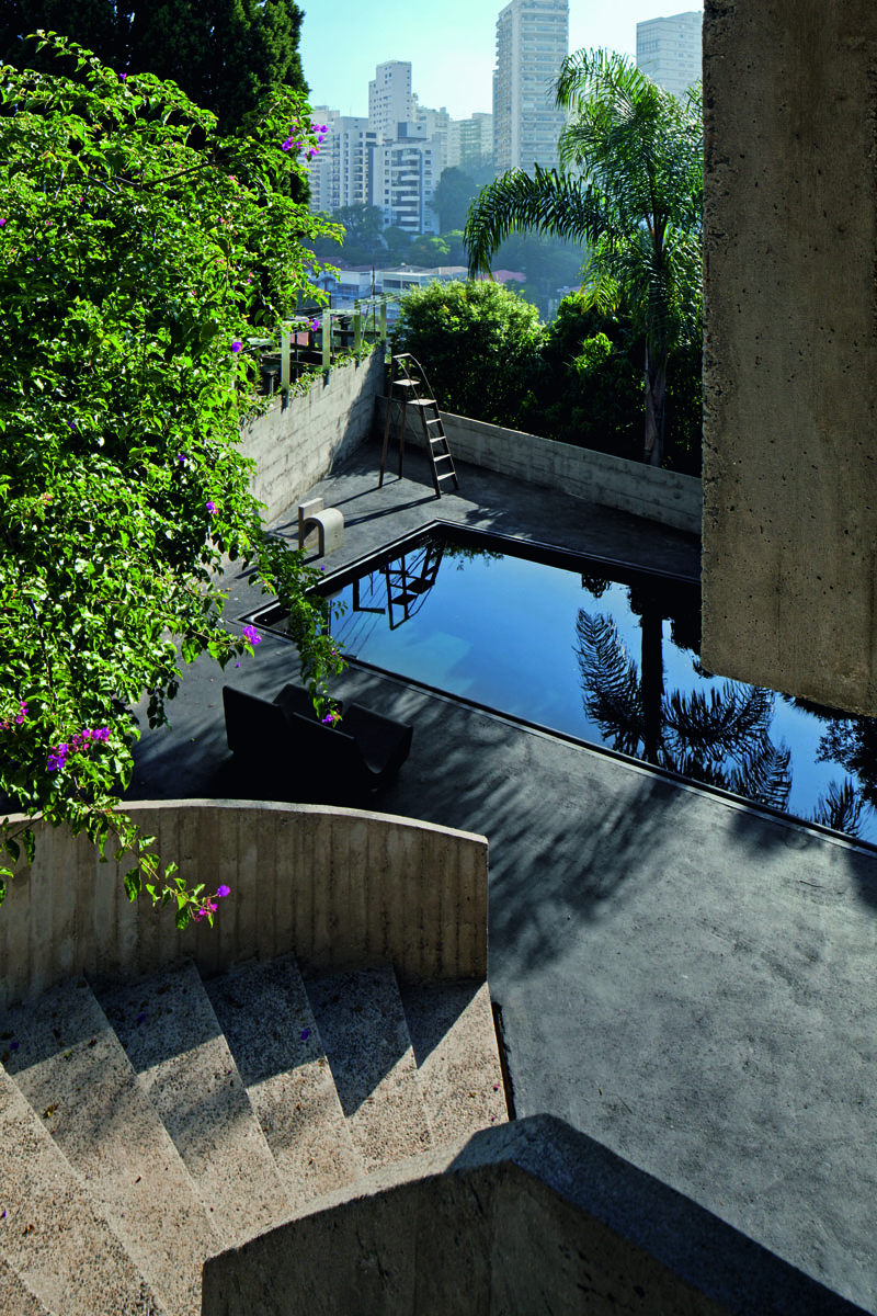 Casa Masetti: Haus Mário Masetti in Perdizes, São Paulo. Bauzeit 1967-70. Blick in die Umgebung und auf die Zugangstreppe.