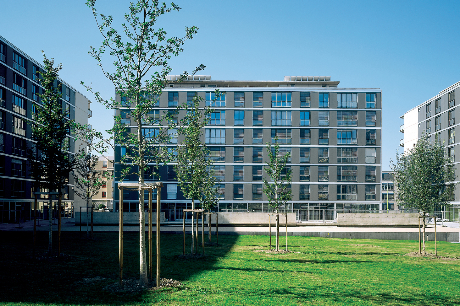 Extérieur, l’ensemble des immeubles de la Caisse de pension CPEG réalisés dans le quartier du Pommier