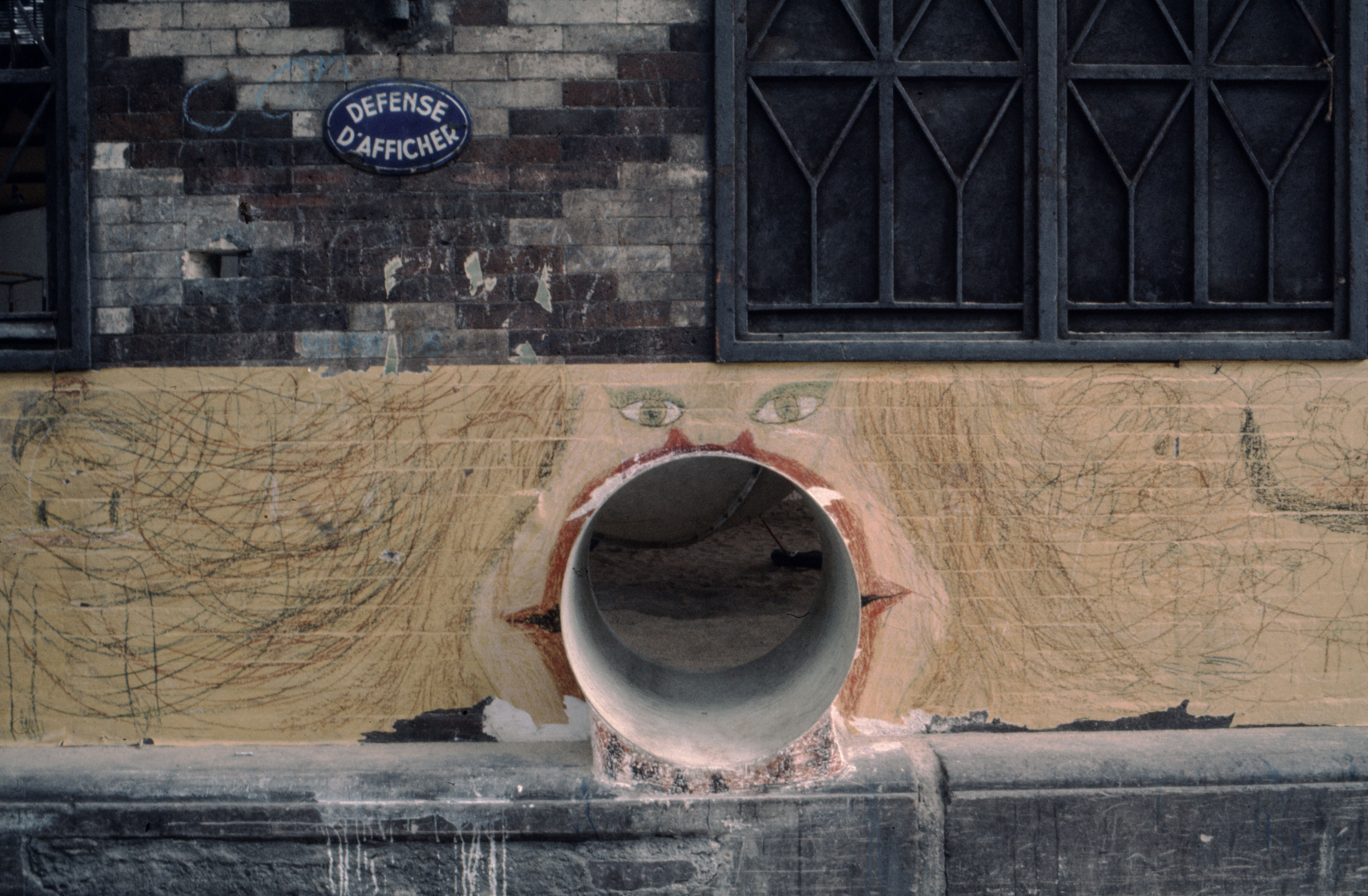 Percée ludique dans le pavillon Baltard transformé en aire de jeu.