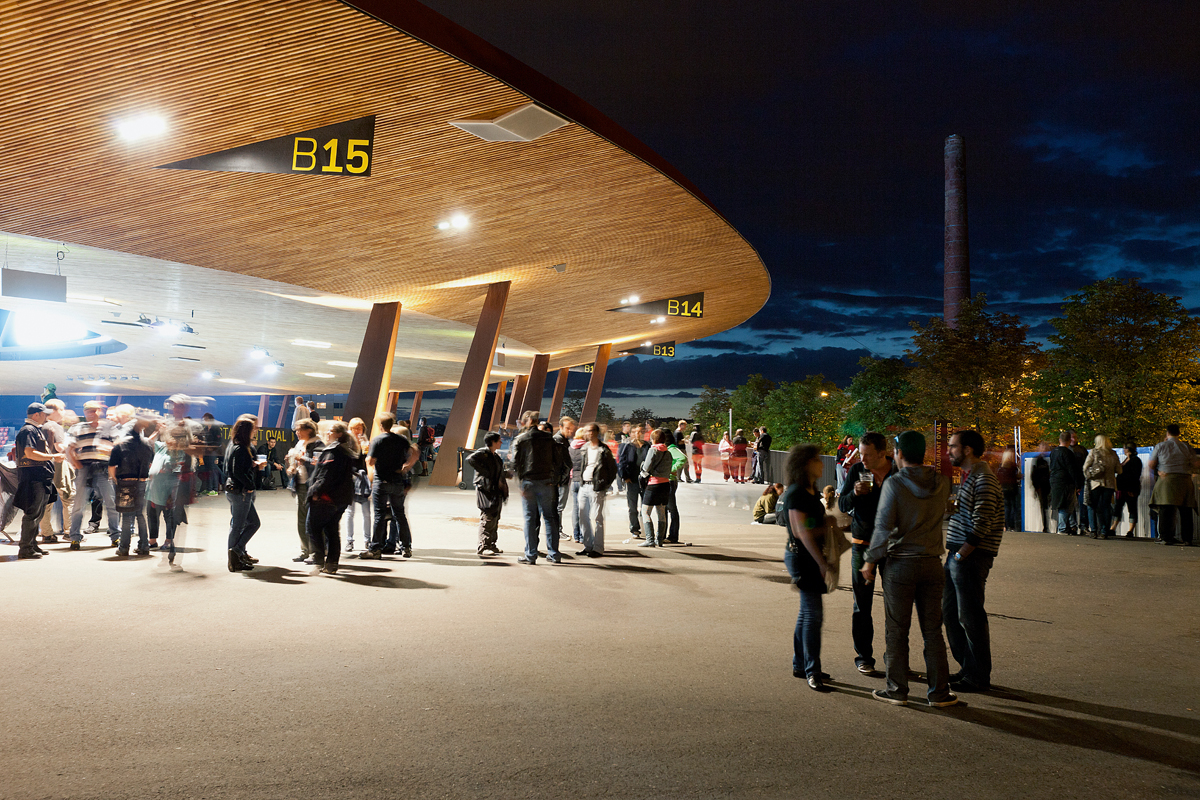 Die Durchlässigkeit unter dem Stadion­dach des Letzigrunds wird besonders geschätzt.