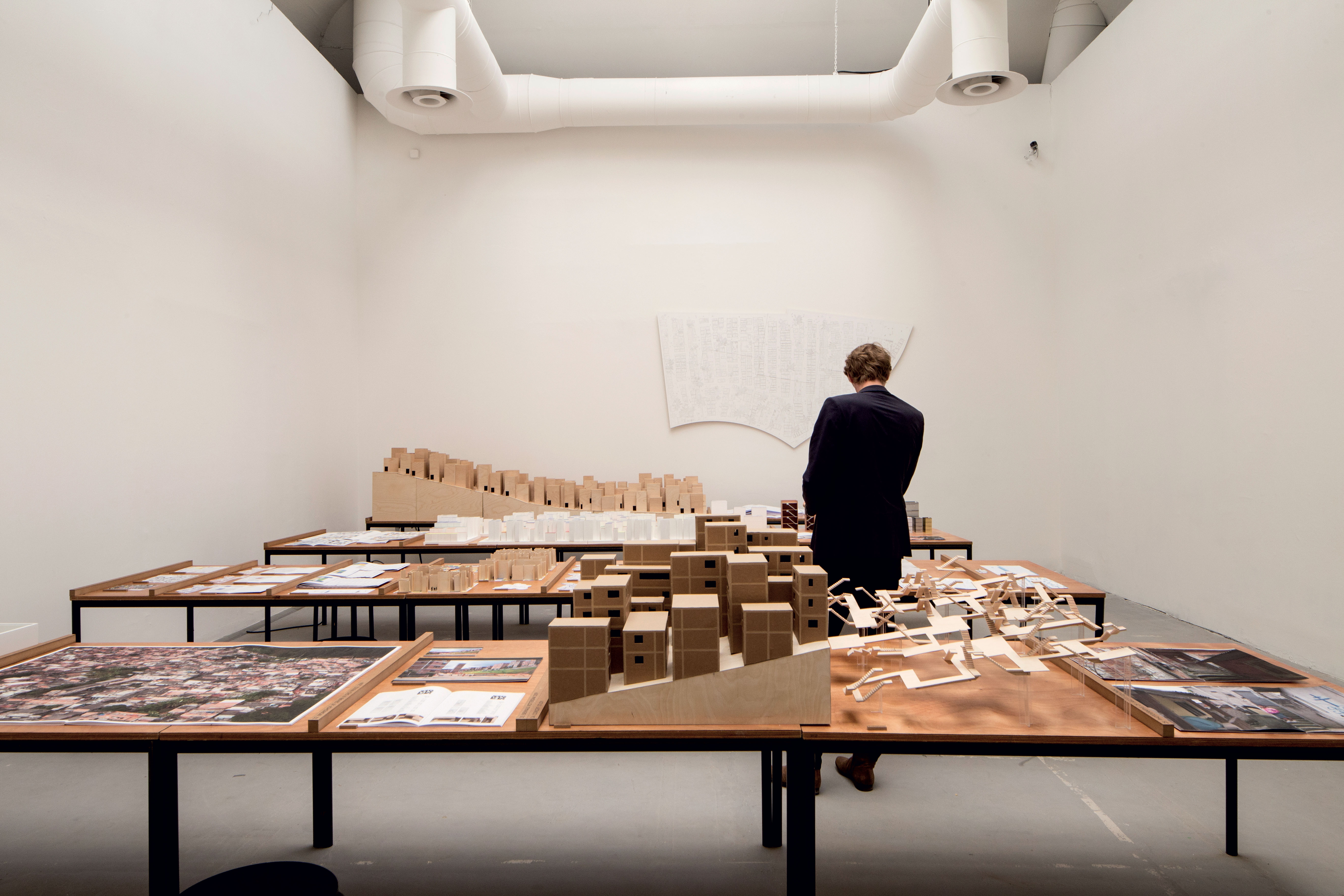 Le travail de Christian Kerez, en collaboration avec Hugo Mesquita, dans le Jardim Colombo à São Paulo