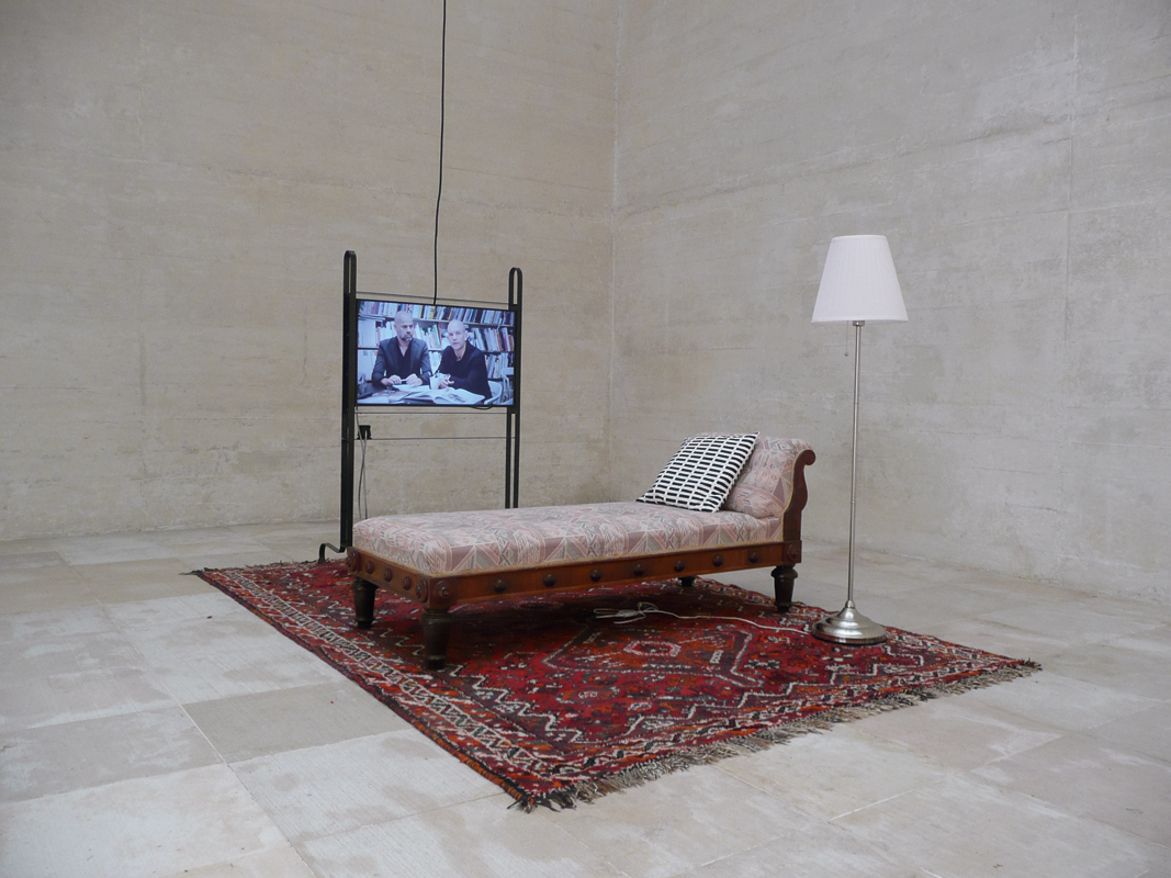 Was ist die Essenz zeitgenössischer skandinavischer Architektur? Finnland, Norwegen und Schweden versuchen sich in ihrer Ausstellung «In Therapy» an einer Psychoanalyse. Im Pavillon darf man auf der sprichwörtlichen Couch Platz nehmen, und via Fernseher informieren Architekturtherapeuten über die Erkenntnisse.