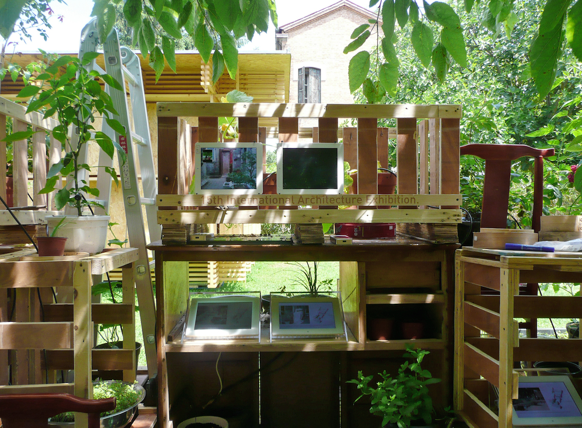 Garteninstallation: Installation aus China.