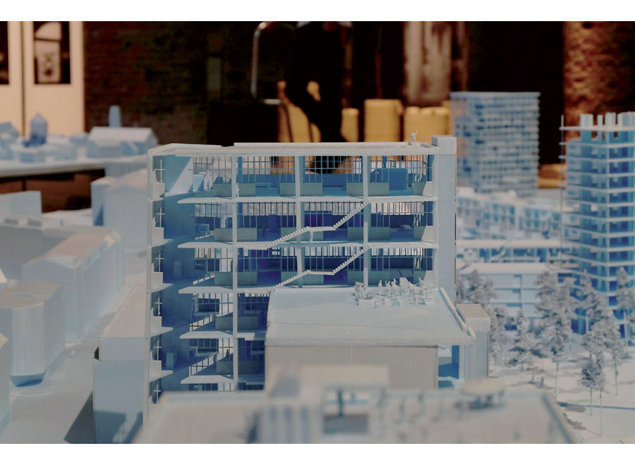 Le projet Neubau de Bernhardt und Leeser matérialise par une grande maquette l’hypothèse d’une densification poussée de la trame moderniste