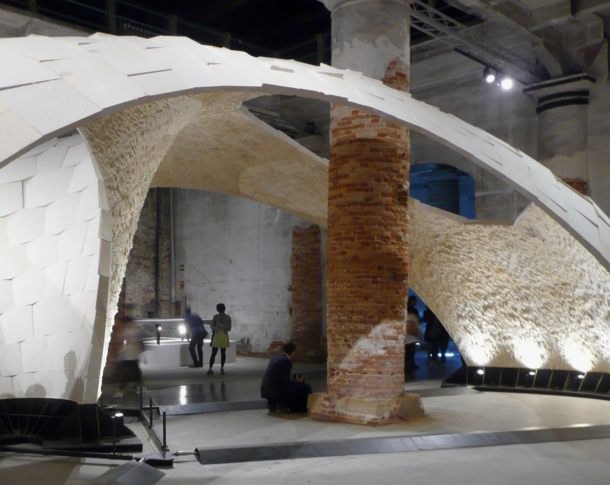 Block, Ochsendorf und Dejong präsentieren eine Schale aus finiten Elementen, die nur auf Druck belastet und materialsparsam sind.