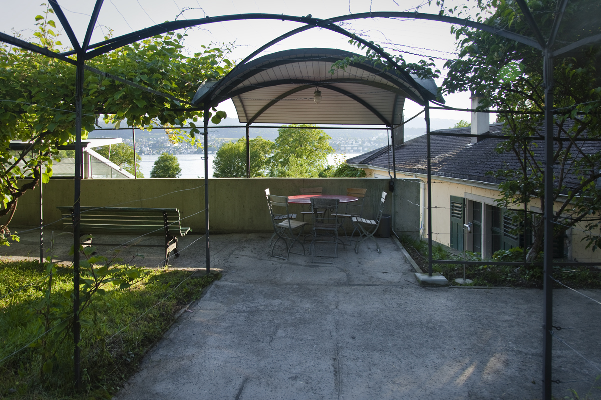 Der Laubenboden ist mit dem originalen Mastix versehen, einem Vorläufer des Guss­asphalts.