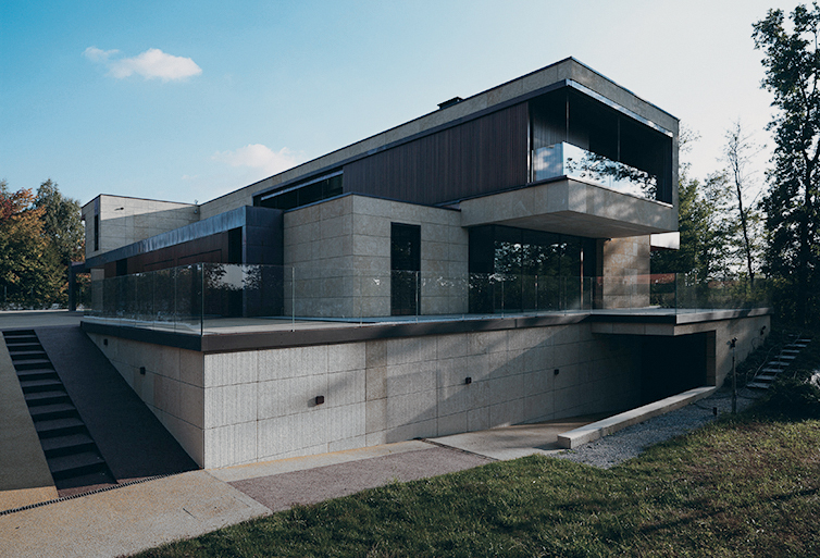 Arkham Project, Luca Ambrosini, Marco Longatti con Michele Zamperini, Villa G, Guanzate (CO).