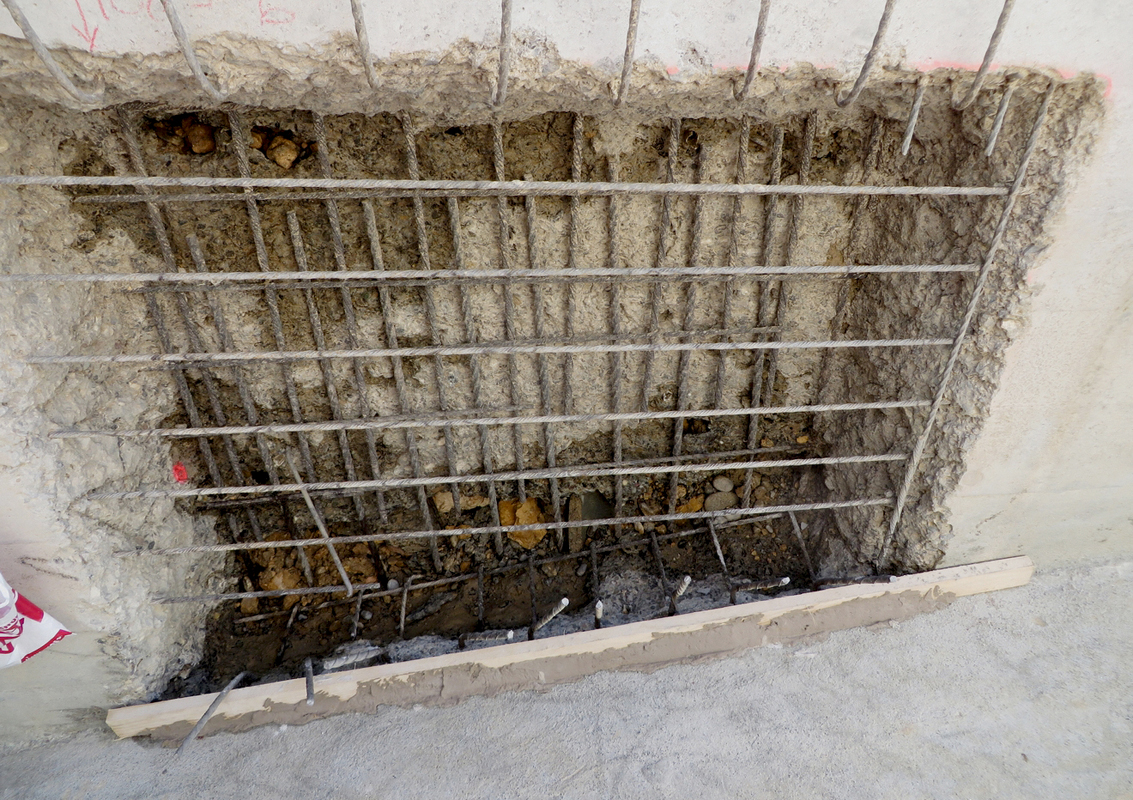 Hauptbewehrung eines Stützbauwerks mit niedrigem Korrosionsgrad und Querschnittsverlust.