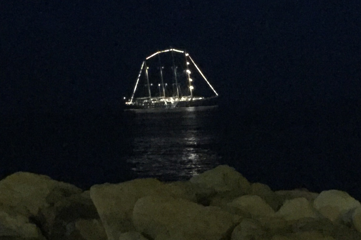 Die glitzernde «Star Flyer» im Hafen von Cannes.