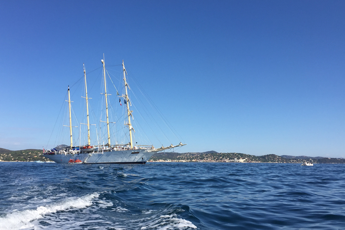 Ein Blick zurück vom Tenderboot auf die «Star Flyer».