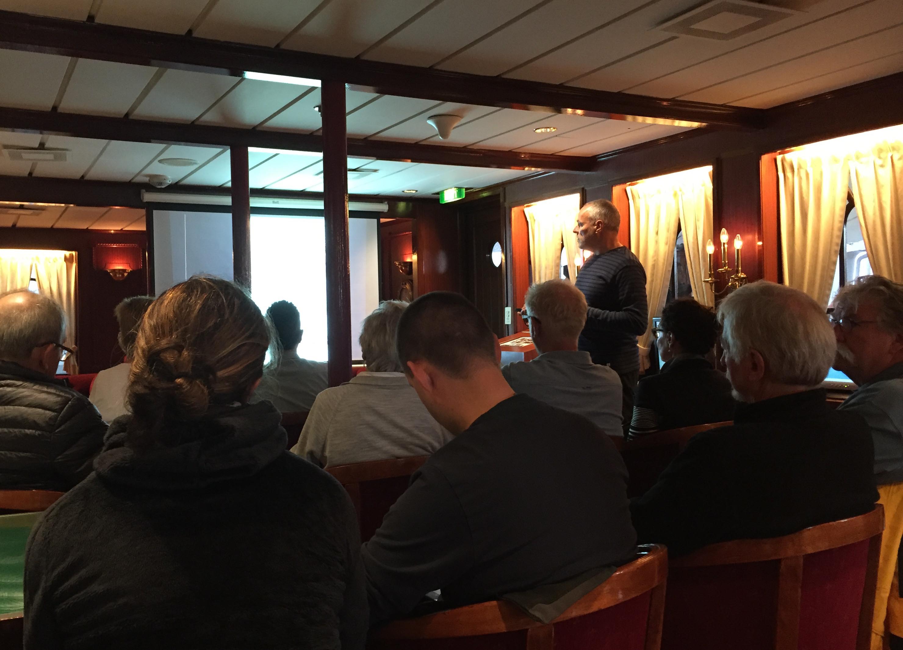 Schreibwerkstatt von Christian Waeckerlin in der Schiffsbibliothek: «Zeichnet das, was ihr seht, und nicht das, was ihr denkt!»