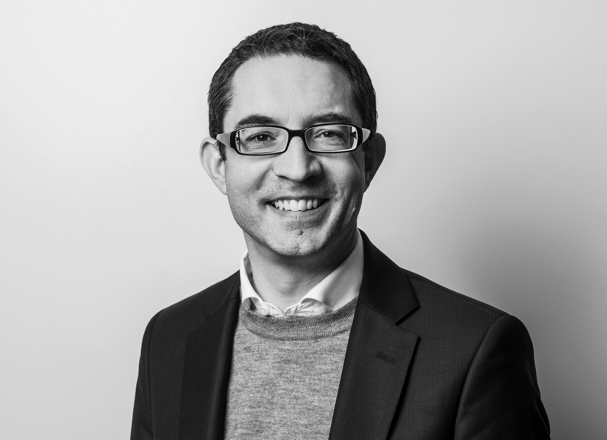 David Fässler, Fürsprecher, M.B.A./SIA, seit 2010 bei SIA, seit 2011 im Bereich SIA-Service, den er seit 2014 leitet.