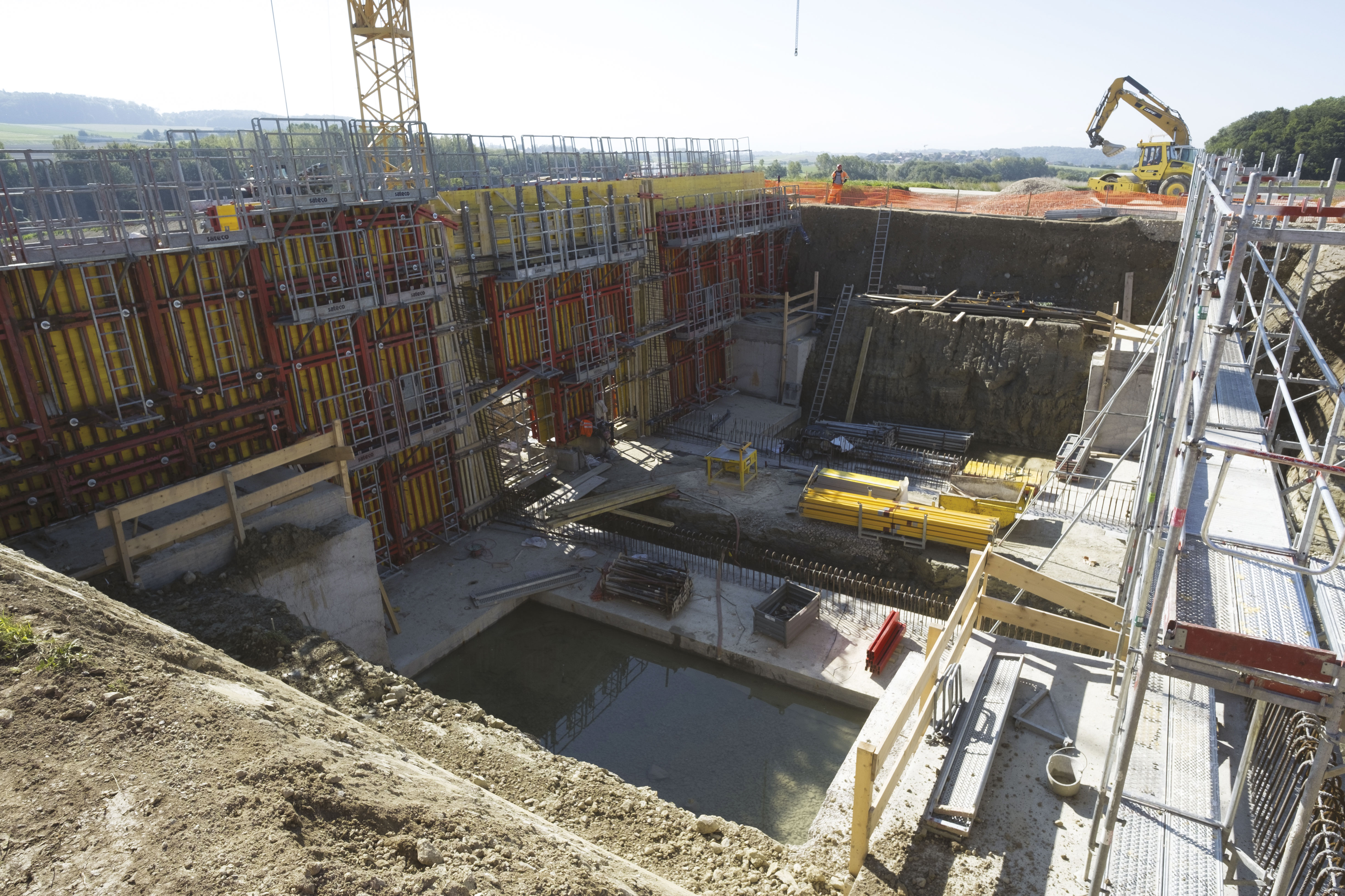 Passage inférieur du chemin 8 : ­coffrage du premier mur frontal