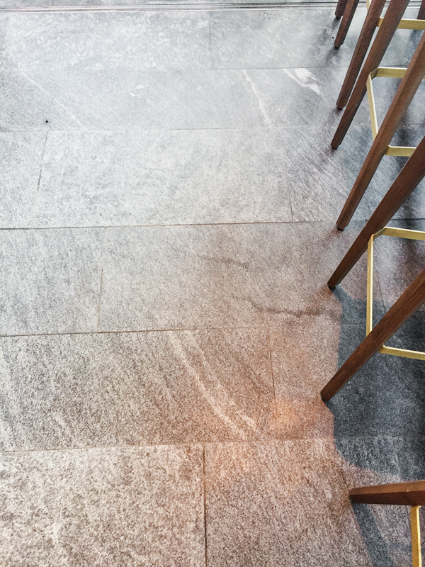 Granitboden mit Patina aus dem Bestand.