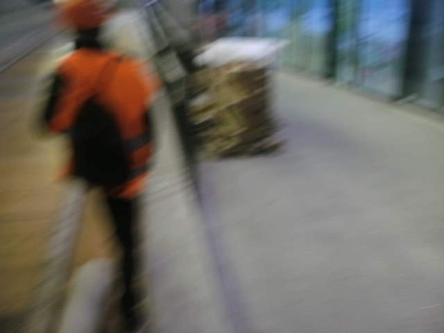 Unscharfe Eindrücke vom Bahnhof Oerlikon. Bald kann sich die Bevölkerung ihre eigenen, nach der Eröffnung, machen.