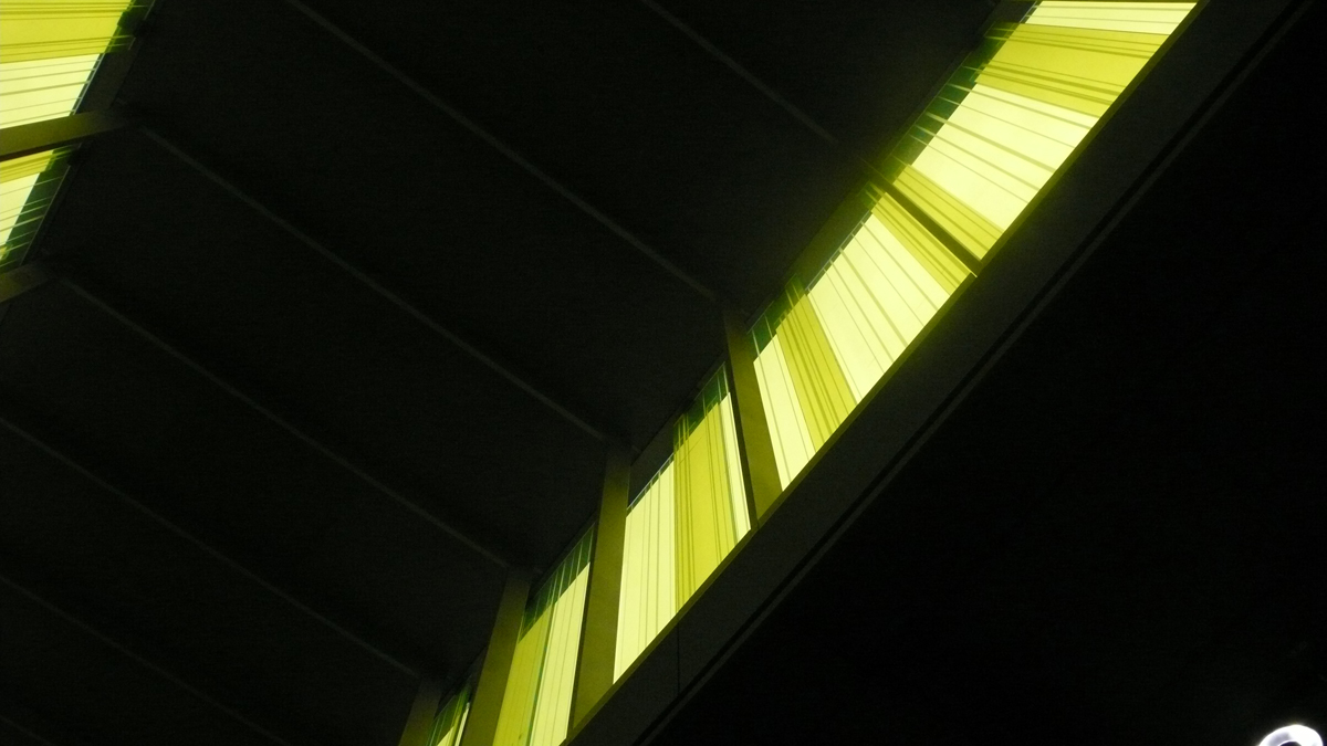 Was ist das? Das Lichtspiel durch die gelben Gläser können zum Wahrzeichen des neu gestalteten Bahnhofs Oerlikon werden.