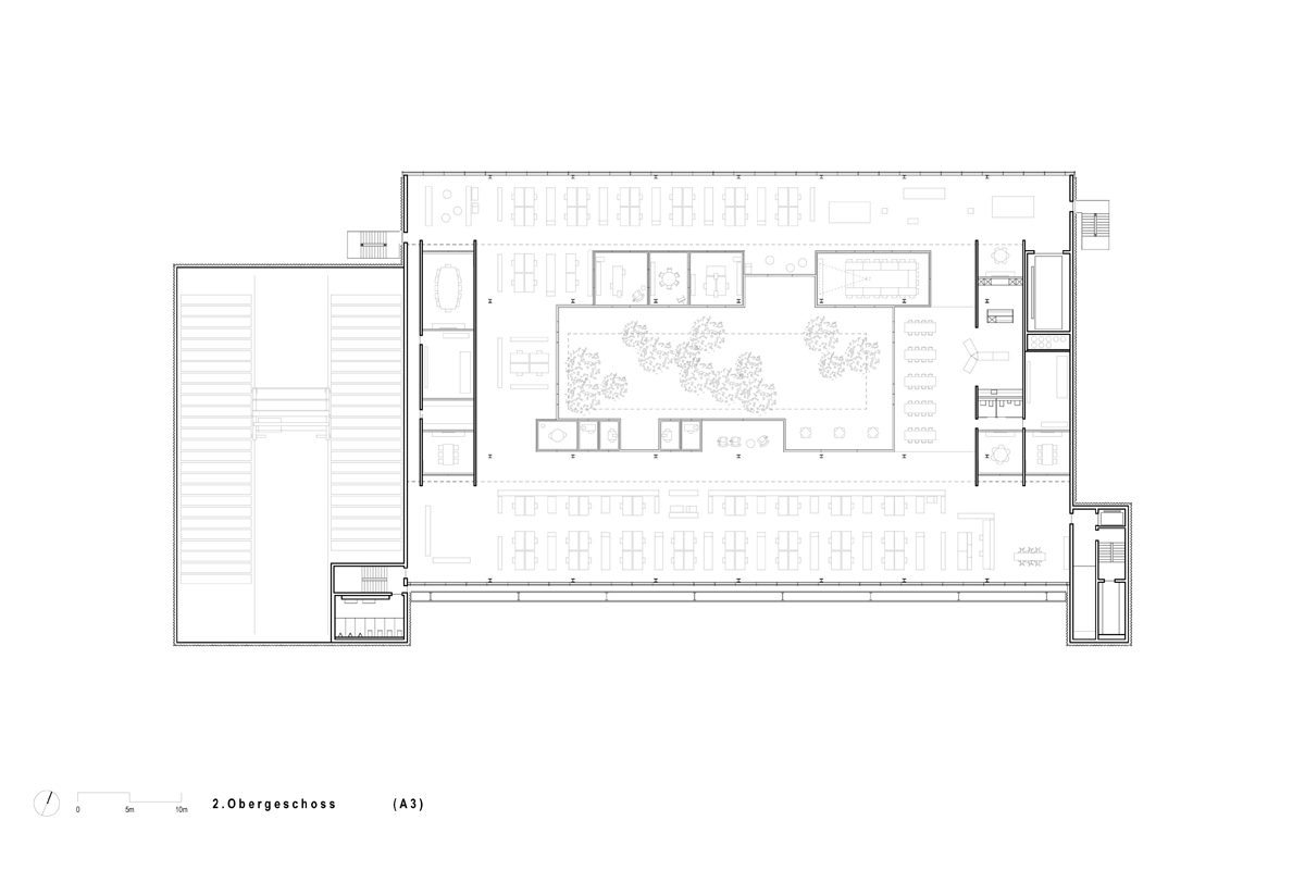2. OG. Der Dachgarten bringt Licht in die Büros und löst das Problem der beachtliche Gebäudetiefe, die für die Fertigung nötig ist.