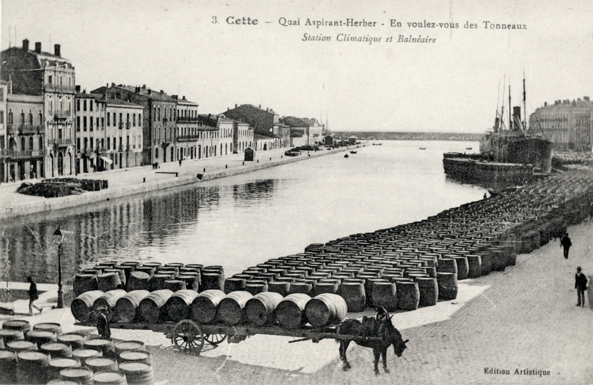 Weinfässer am Quai Aspirant Herber, 1928.