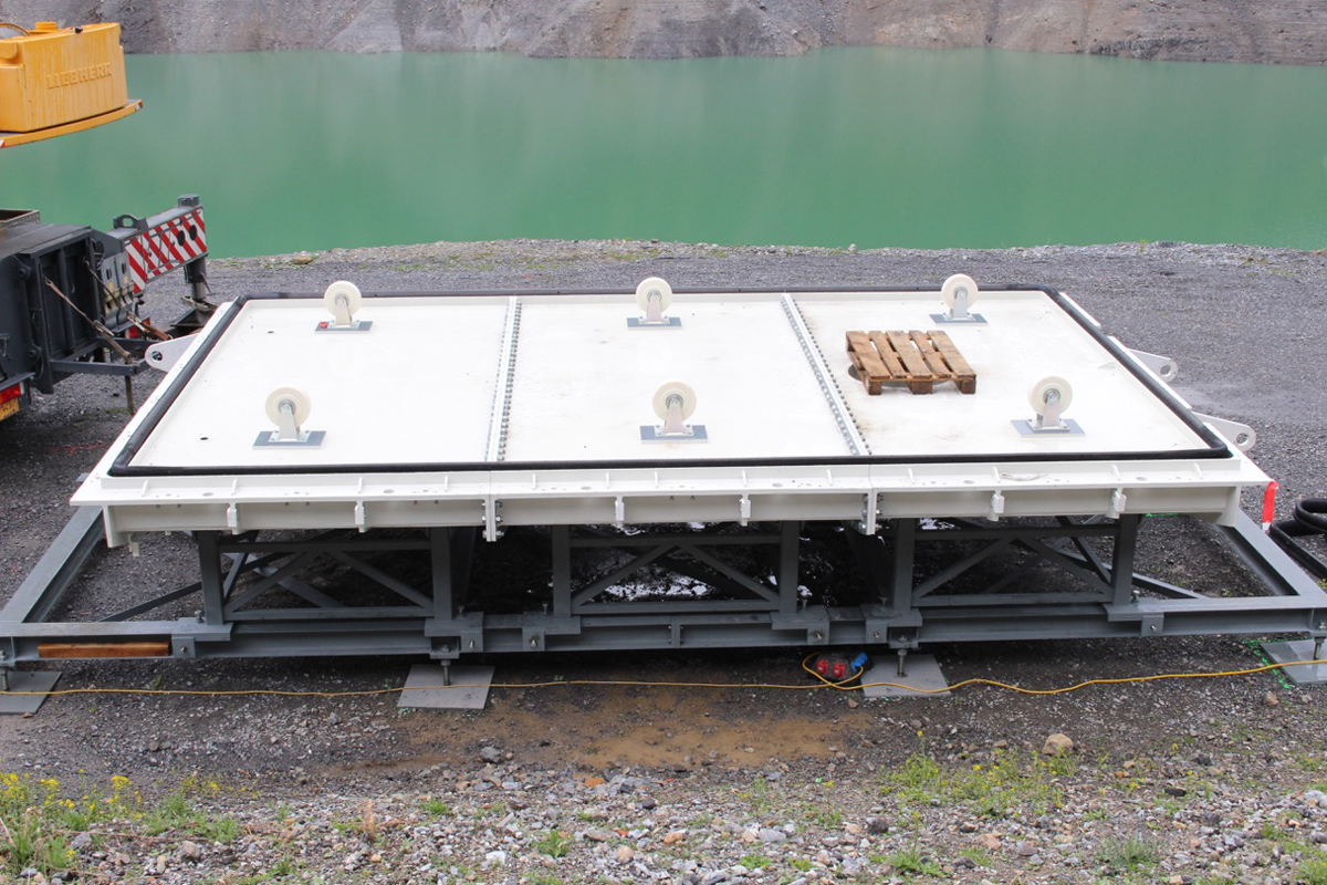 Der 37 Quadratmeter grosse Abschluss für den Grundablass besteht aus drei zusammengefügten Teilen.