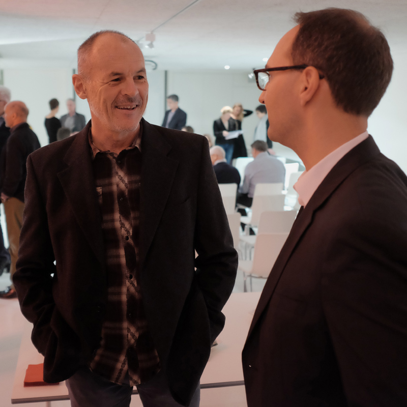 Auch das Jahrhundertbauwerk wird im Buch über die einheimische Ingenieurbaukunst besprochen: der Gotthard-Basistunnel. Ob sich AlpTransit-Gotthard-CEO Renzo Simoni (links) mit usic-Geschäftsführer Mario Marti darüber unterhält? Auch das Jahrhunderbtauwerk wird im Buch über die einheimische Ingenieurbaukunst besprochen: der Gotthard-Basistunnel. Ob sich AlpTransit-Gotthard-CEO Renzo Simoni (links) mit usic-Geschäftsführer Mario Marti darüber unterhält?