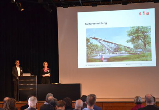 Stefan Cadosch und Claudia Schwalfenberg vom SIA berichten über die Arbeit des Verbands, der bereits im März 2010 den Runden Tisch Baukultur Schweiz ins Leben gerufen hat.