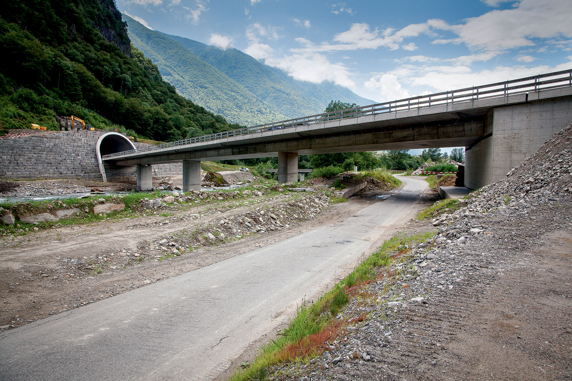 La circonvallazione di Roveredo. Ponte Moesa Prové.
