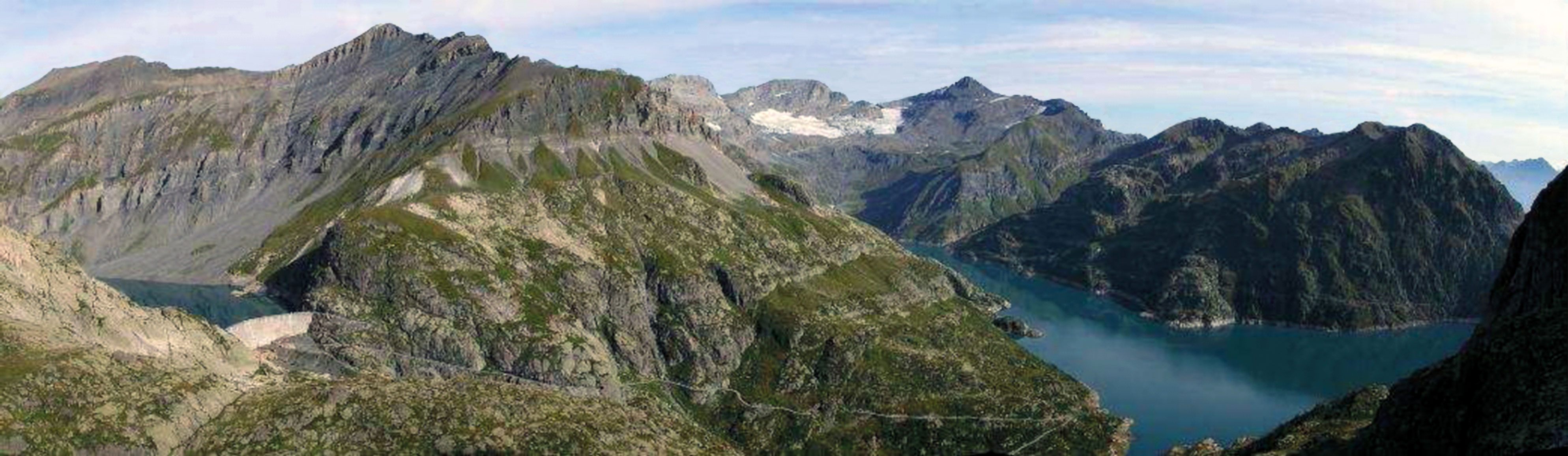 La région du projet Nant de Drance : réservoirs du Vieux-Emosson (à gauche) et d’Emosson (à droite)