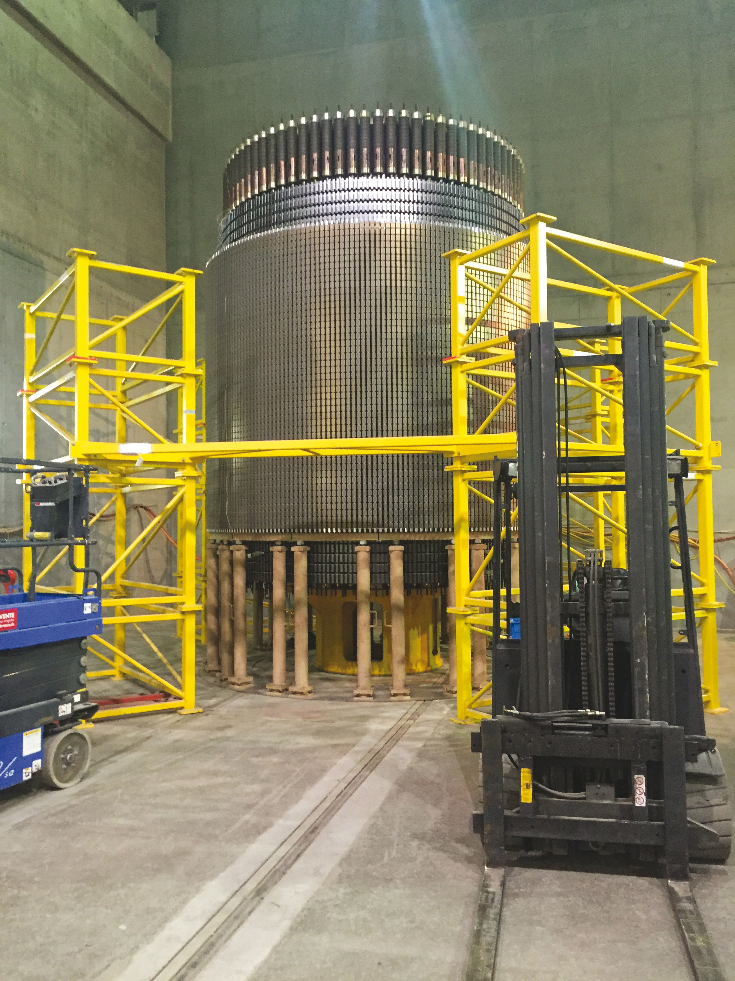 Moteur-générateur de Nant de Drance pendant le montage dans la caverne des machines